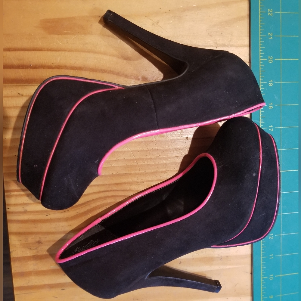 Candie's Black with Pink Trim High Heels 👠7 Med